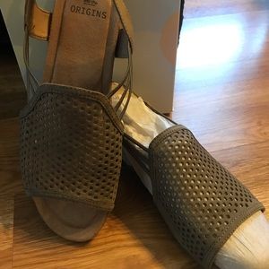 Earth Origins  Brown suede Size 8 New